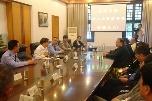自贡市人大常委会主任谭豹一行莅临yh0612cc银河集团调研